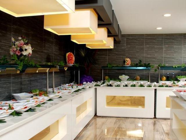 Kleopatra Ramira Готель Аланія