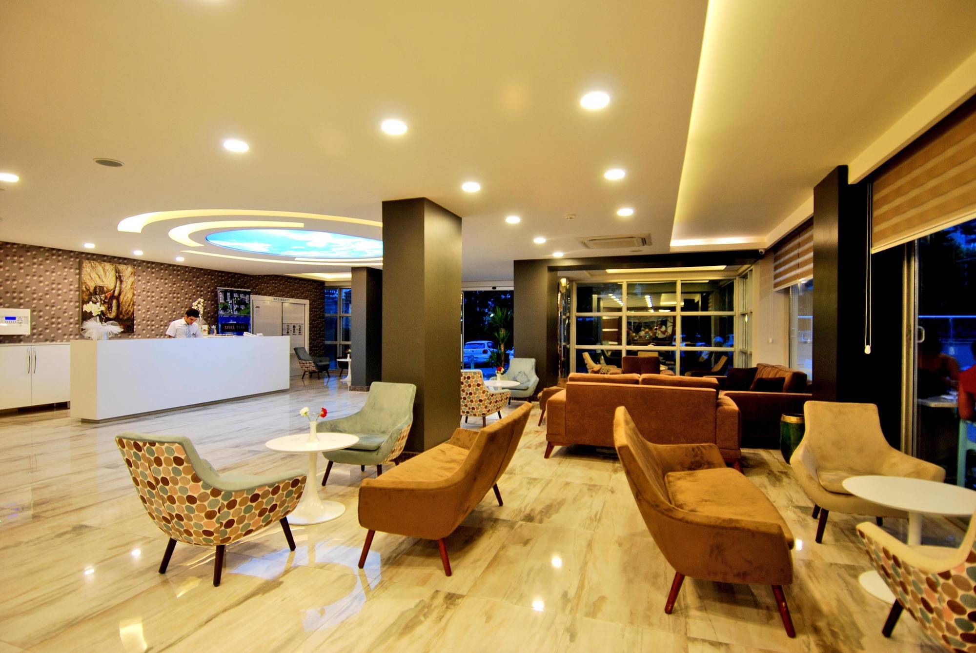 Kleopatra Ramira Готель 4*